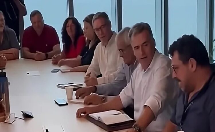 Jornada laboral, edad de jubilación y mejora salarial, los ejes de la reunión de Yamandú Orsi con el PIT-CNT
