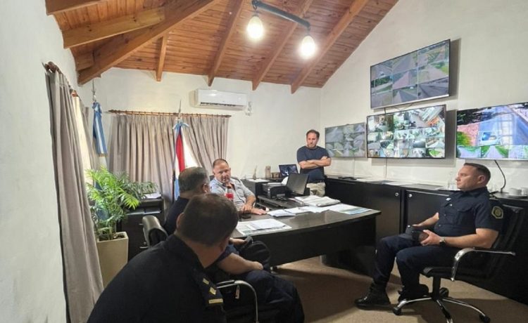 El intendente Fiorotto recorrió con el Jefe de Policía el Centro de Monitoreo en Pueblo Belgrano