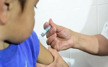 Mensaje contra los antivacunas: Nación y 22 provincias salieron a respaldar el calendario oficial