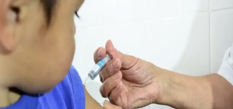 Mensaje contra los antivacunas: Nación y 22 provincias salieron a respaldar el calendario oficial