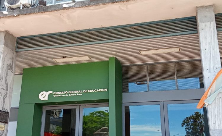 Docentes entrerrianos reclaman el pago del incentivo del Plan Provincial Superior de Alfabetización