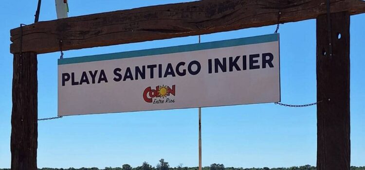 “Yerba dispersa” en las playas de Colón. El informe habla de “bajo riesgo” por la presencia de algas