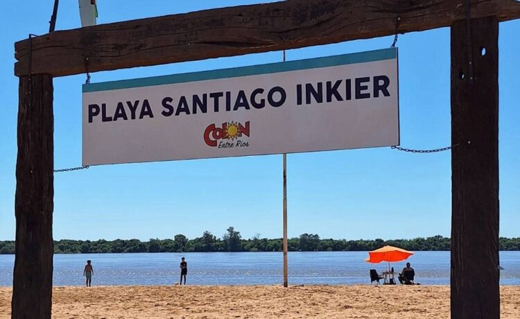 “Yerba dispersa” en las playas de Colón. El informe habla de “bajo riesgo” por la presencia de algas