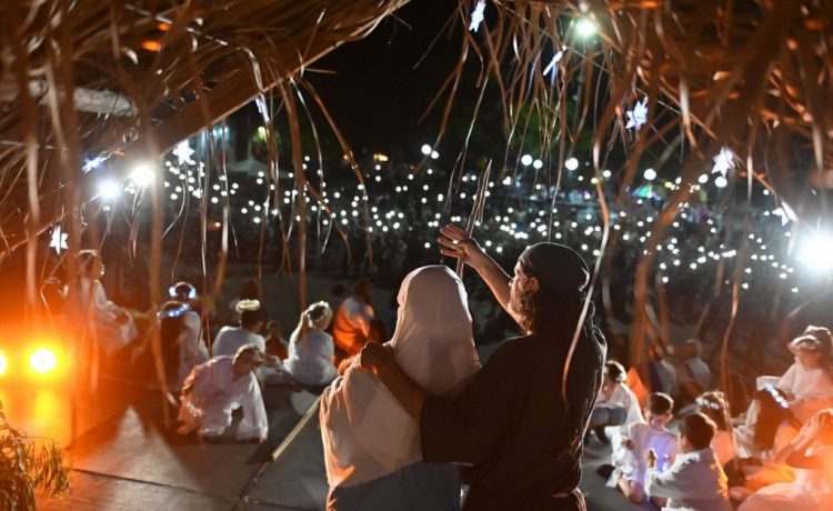 Multitudinaria celebración del Pesebre Viviente y encendido de la Luz de Belén en la costanera de Gualeguaychú