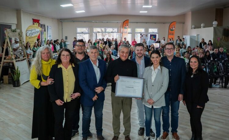 Urdinarrain recibió el certificado de finalista para la distinción Best Tourism Villages