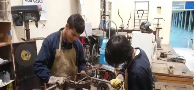 escuelas AMET advirtió sobre el "desguace" de las escuelas técnicas y adelantaron que irán a la Justicia