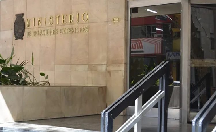 Uruguay rechazó la intervención militar en Venezuela y llamo a buscar una "solución positiva"