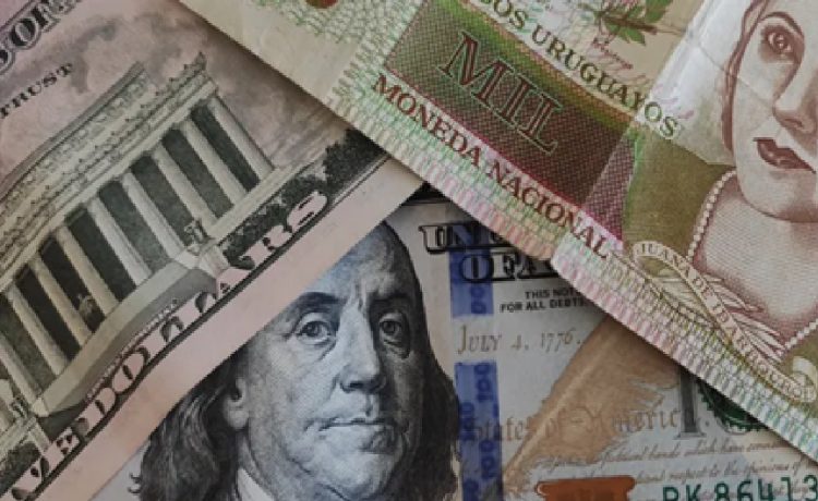 Uruguay tiene el salario mínimo en dólares más alto de Latinoamérica y supera un 55% el promedio regional