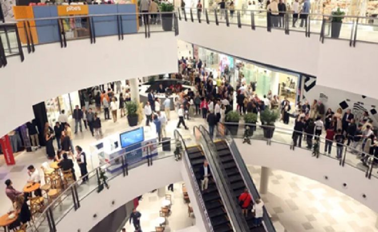 El consumo en los shoppings de Punta del Este registra subas de hasta 30% y se perfila para romper otro récord
