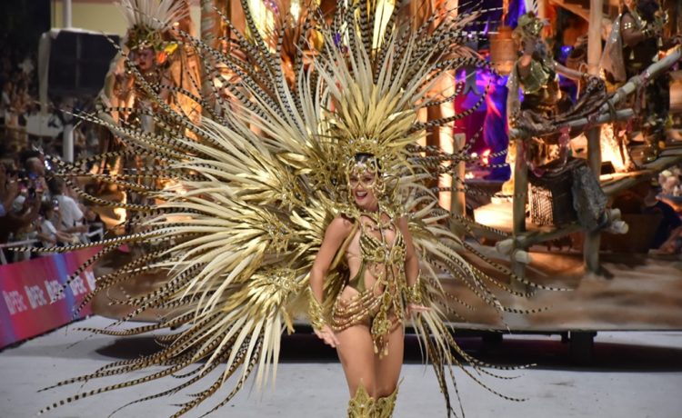 El Corsódromo fue una gran fiesta con la tercera noche del Carnaval del País