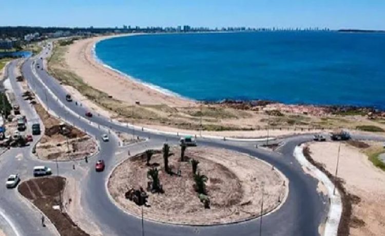 Cómo es la propuesta para impulsar un tranvía en Punta del Este y aliviar el tráfico en temporada