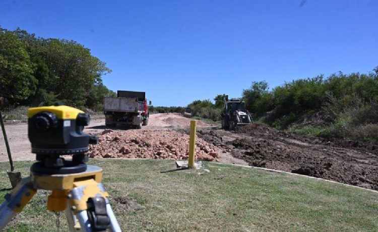 El Municipio avanza con los trabajos de mejoramiento en avenida Alsina hacia Ruta 136
