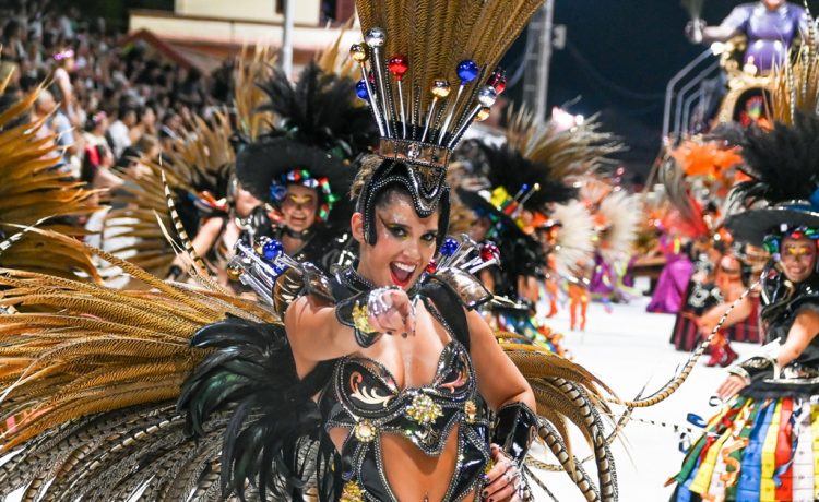 El Corsódromo está listo para la cuarta noche del Carnaval del País