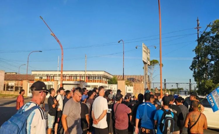 Podría detenerse la operatoria en el Puerto de Concepción del Uruguay por un conflicto gremial