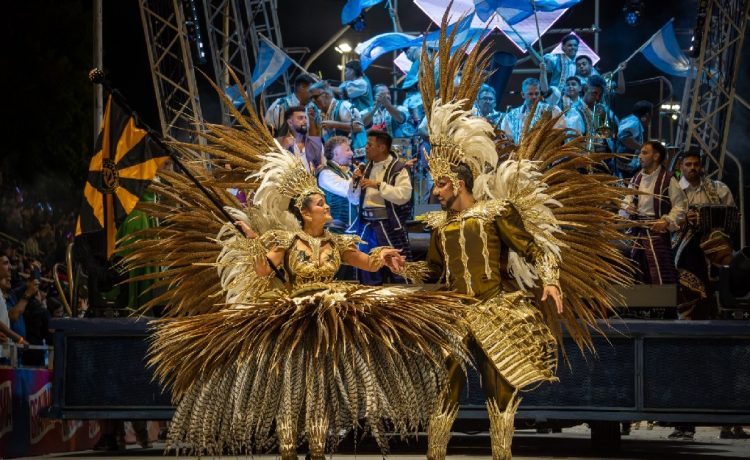 El Carnaval del País se prepara para la quinta noche