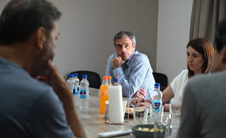 Legisladores nacionales se reunieron con AGMER y CTA por la reformas laboral y educativa.