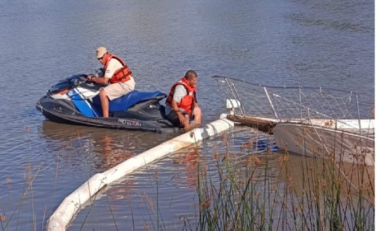 Ante un incidente náutico, el Gobierno activó protocolos para proteger el agua y el ambiente