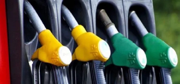 La nafta uruguaya supera los u$s 2 por litro y se consolida como la más cara de la región