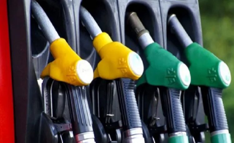 La nafta uruguaya supera los u$s 2 por litro y se consolida como la más cara de la región