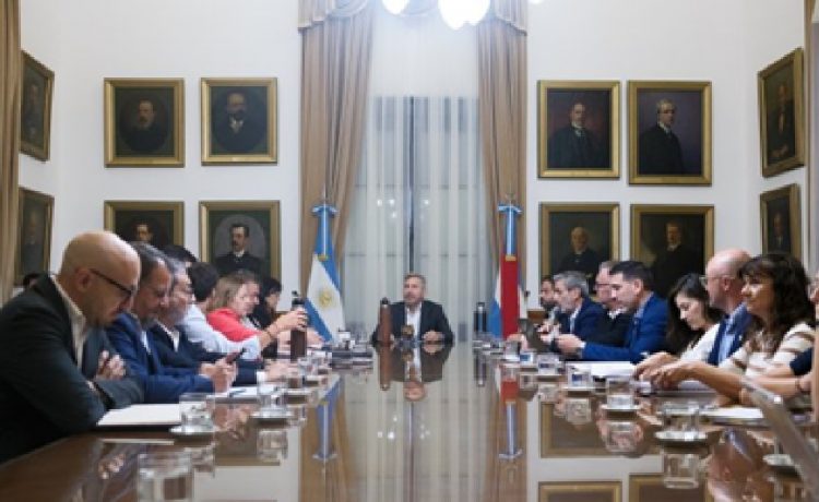 Frigerio analizó en gabinete la reanudación de la obra del hospital Bicentenario de Gualeguaychú