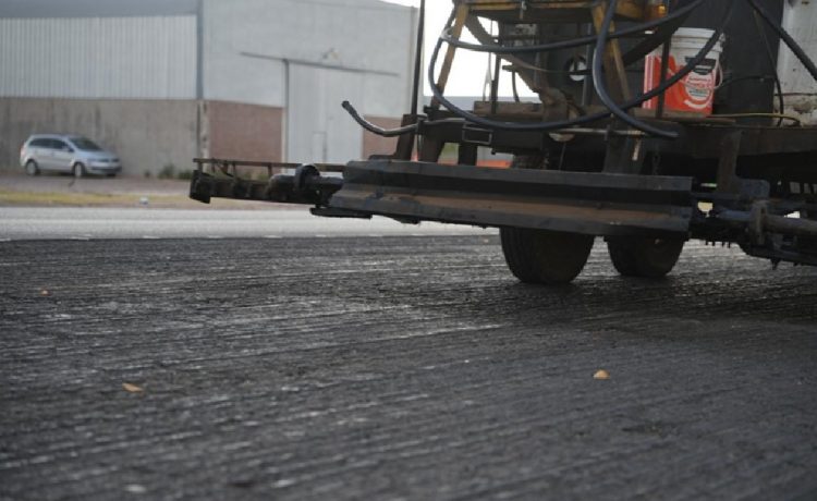 Avanza el bacheo sobre el Acceso Sur para mejorar la seguridad vial