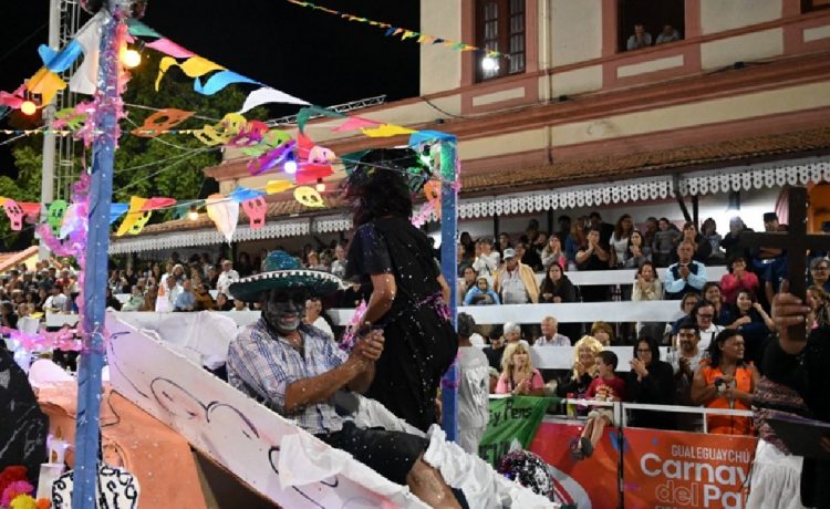 Entierros de Carnaval: El Entierro de Pinocho se llevó el primer puesto en una noche histórica