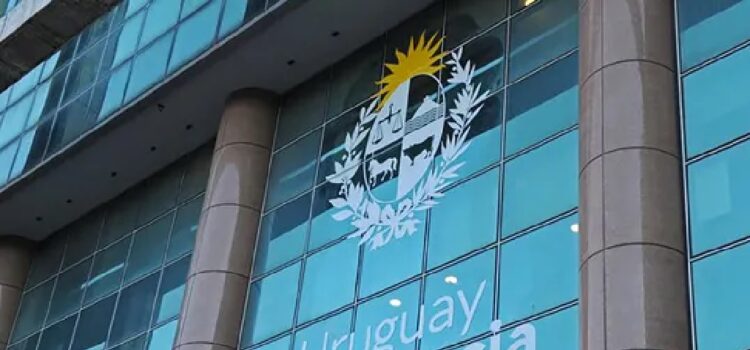 Se tensa el tramo final de la transición: el Frente Amplio acusa al gobierno de tomar decisiones "para la tribuna"