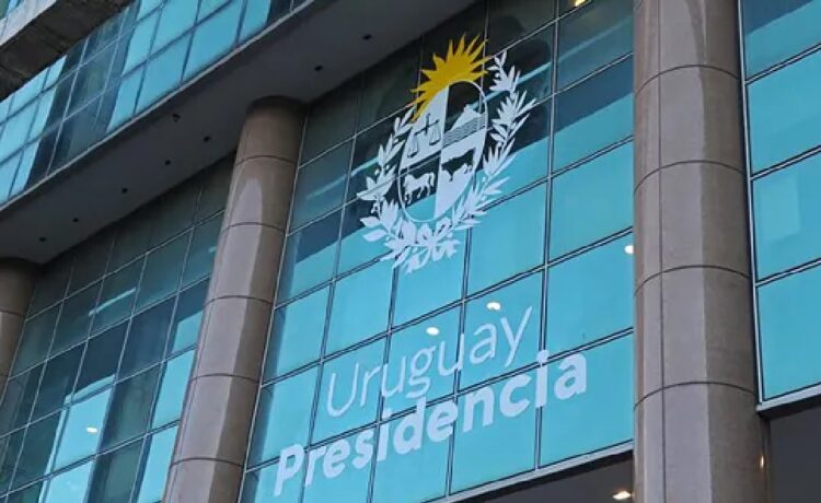 Se tensa el tramo final de la transición: el Frente Amplio acusa al gobierno de tomar decisiones "para la tribuna"