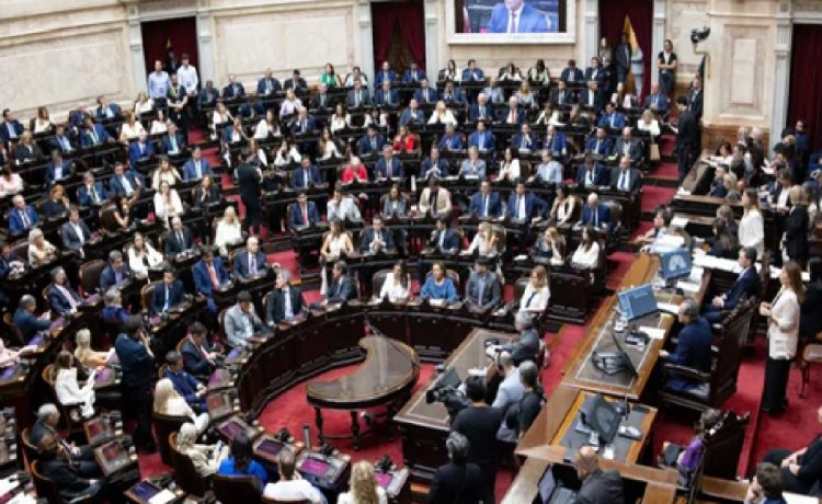 Reforma laboral: qué dice el capítulo de licencias médicas que negocia el Gobierno con diputados