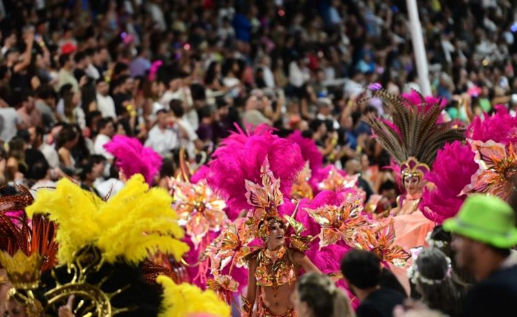 Carnaval con los bolsillos flacos: hubo más movimiento pero los turistas gastaron menos