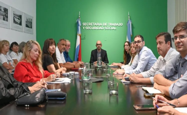 La Provincia cerró la paritaria estatal con acuerdo de mayoría