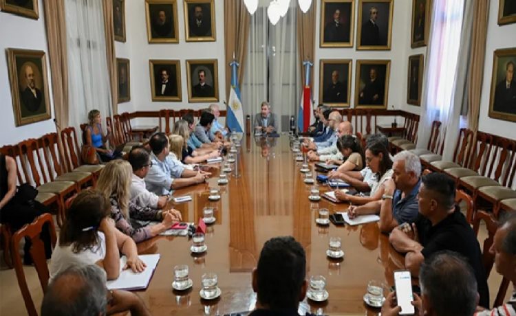 El gobernador Frigerio les presentó a los gremios docentes y estatales el proyecto de reforma previsional