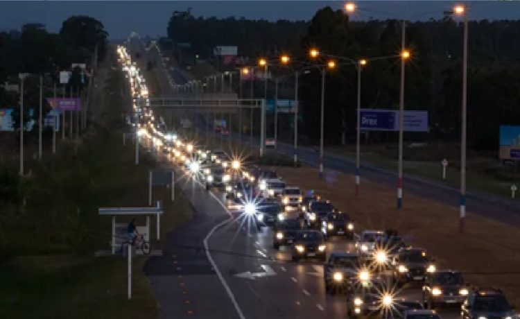 El tráfico en Punta del Este entra en polémica y el intendente niega el cierre de la terminal de ómnibus