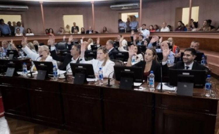 Diputados oficialistas repudiaron “agresiones sindicales contra Frigerio y legisladores en Colón”