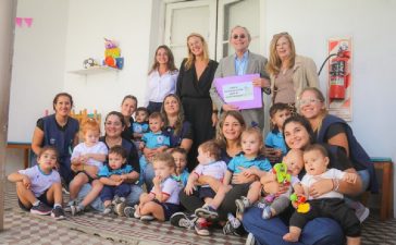 Pipo Pescador llevó su música y sus historias a distintos espacios educativos de la ciudad