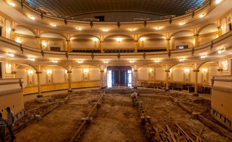 El Gobierno realizó trabajos de herrería en la restauración del piso del Teatro Gualeguaychú