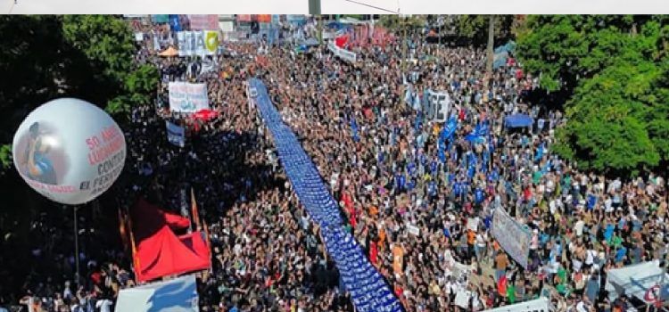 Marchas por el 24 de Marzo: una multitud fue a Plaza de Mayo y los organismos de DDHH criticaron al Gobierno