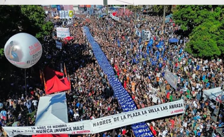 Marchas por el 24 de Marzo: una multitud fue a Plaza de Mayo y los organismos de DDHH criticaron al Gobierno