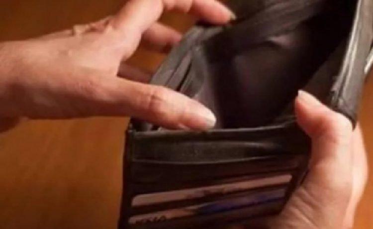 Consumo en caída y hogares en tensión
