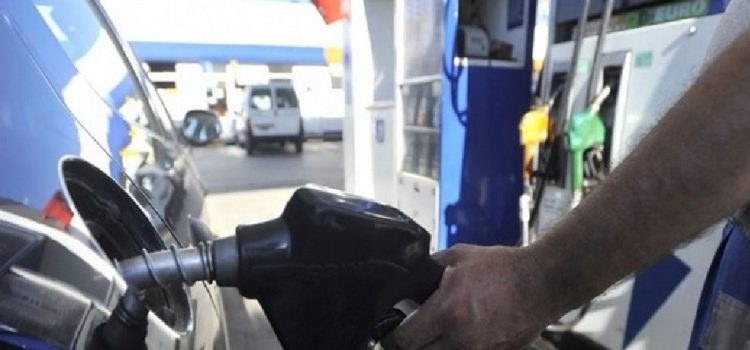 YPF volvió a aumentar sus precios y la nafta súper superó los $2100 en Concordia