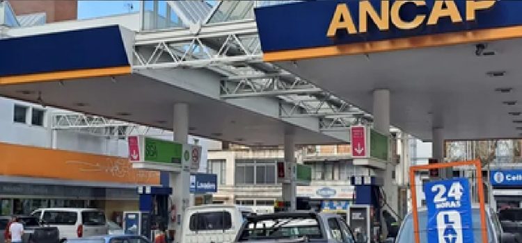 La oposición denuncia que el gobierno "hizo caja" en 2025 y que "podía aguantar" las subas de los combustibles