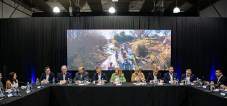 Intendentes reclamaron "abrir una discusión sobre el esquema impositivo y la distribución de recursos"