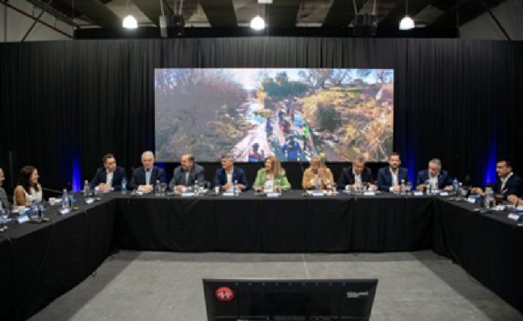 Intendentes reclamaron "abrir una discusión sobre el esquema impositivo y la distribución de recursos"