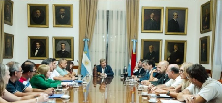 Reforma previsional: Frigerio reunió a los gremios; AGMER se retiró