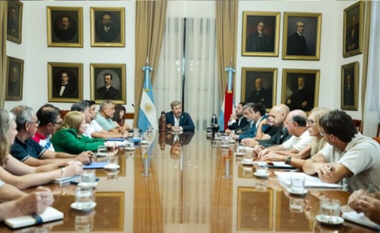 Reforma previsional: Frigerio reunió a los gremios; AGMER se retiró