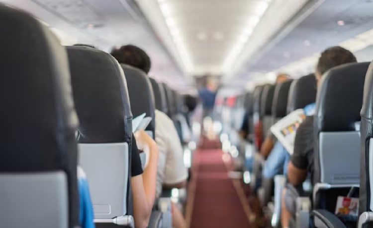 Cambios de vuelos sin aviso: qué derechos tienen los pasajeros y cómo reclamar