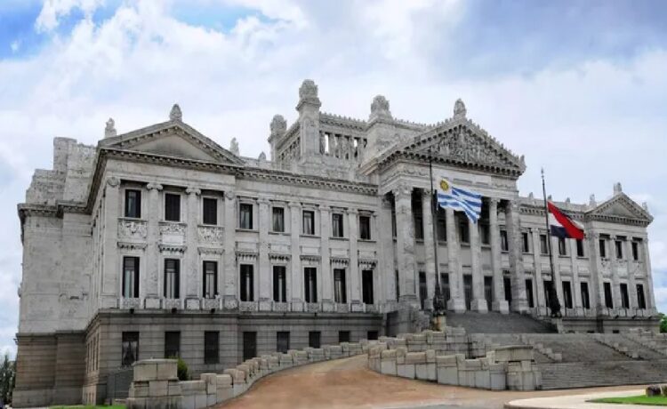 ¿Debuta un motorhome en el Parlamento? Cabildo Abierto amenaza con esa posibilidad