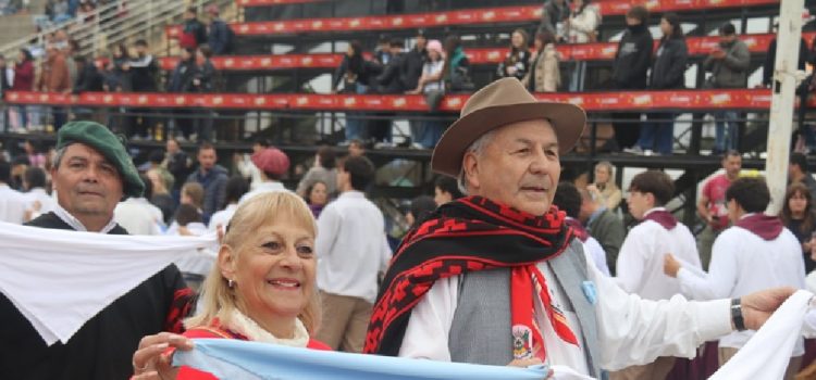 El Área de Adultos Mayores invita a participar del Gran Pericón Nacional del 25 de Mayo