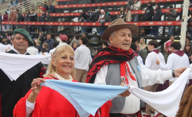 El Área de Adultos Mayores invita a participar del Gran Pericón Nacional del 25 de Mayo