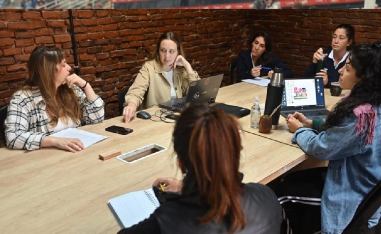 El Área de Juventud comenzó a diagramar la agenda de Guale Joven 2026